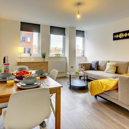 Modern & Stylish 2Br Apartment - Queens House Ковентри Экстерьер фото