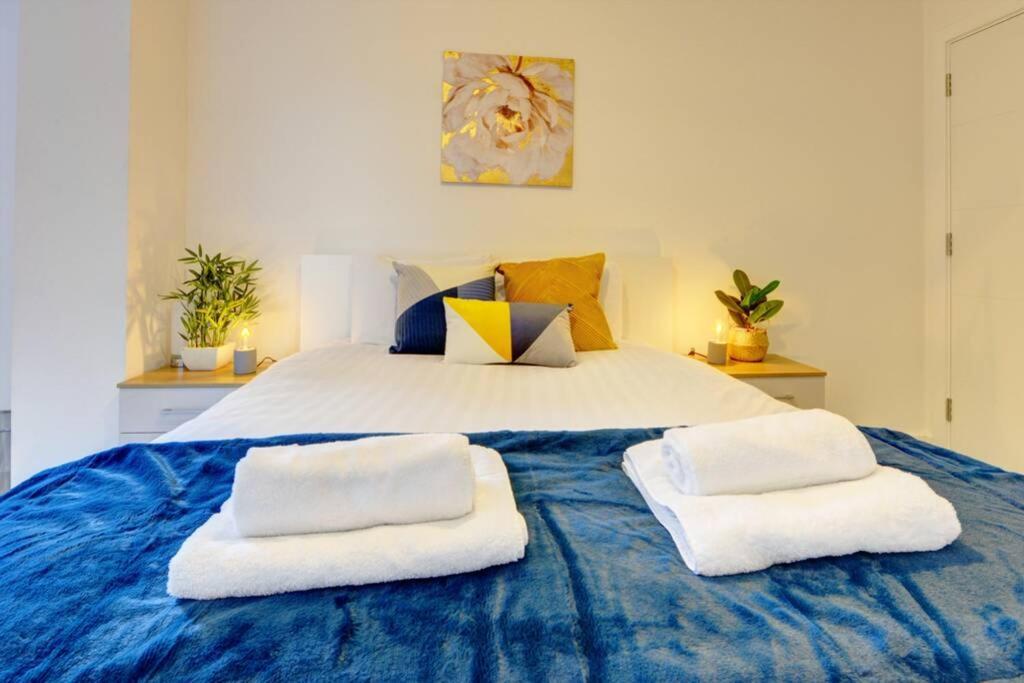 Modern & Stylish 2Br Apartment - Queens House Ковентри Экстерьер фото